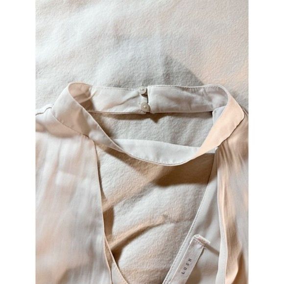 Lush Women Size Medium Sleeveless Top Blouse Ivory Button down Flow Elegant Soft - Picture 8 of 9